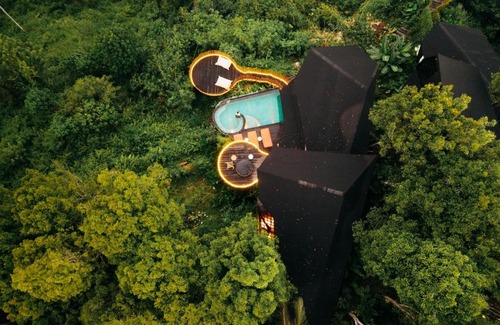 Melayang Villa | 3 Bdr - Luxury Cliffside Bamboo Villa