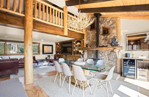 Breckenridge House | 3 BDR Retreat with Stunning Mountain and Forest Views