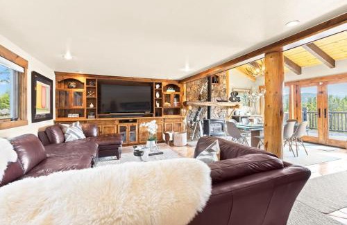 Breckenridge House | 3 BDR Retreat with Stunning Mountain and Forest Views