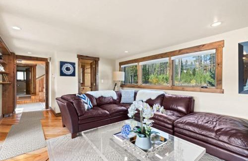 Breckenridge House | 3 BDR Retreat with Stunning Mountain and Forest Views