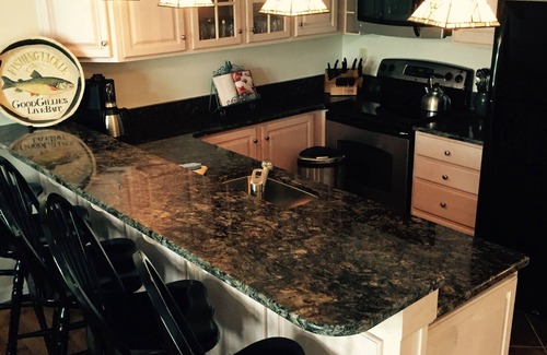 Alexandria Bay House | 3 Bdrm, 2 Bath Luxury Waterfront Villa With Boathouse Fishing & Boating Paradise