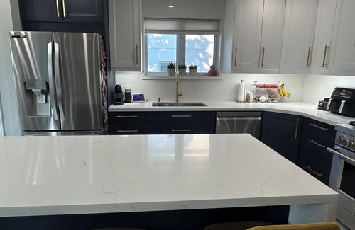 Eringate House | 3-Bdrm Home w/Hot Tub, Backyard Oasis, Office Setup, Soaker Tub-Prime Location