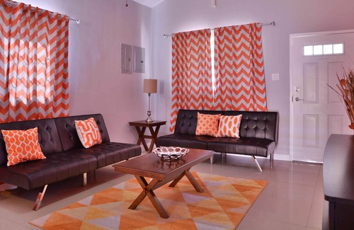Kingston House | 3 bdrm, Pool, Wifi, Netflix,Sleeps 9,Family Friendly,Gated, Quite Neighborhood.