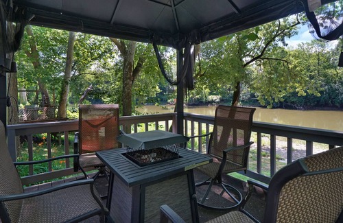 Indianapolis House | 3 BDRM River Retreat w/hot tub