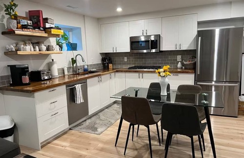 Glenmore House | 3 bdrm suite w/rooftop patio, firetable & sauna + hot tub, cold plunge, gym.