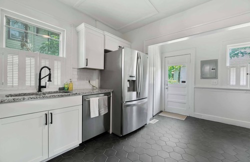 College Hill House | 3 Bed 1.5 Bath Home in College Hill By Hospital