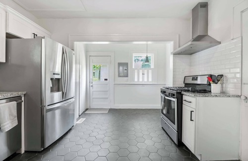 College Hill House | 3 Bed 1.5 Bath Home in College Hill By Hospital