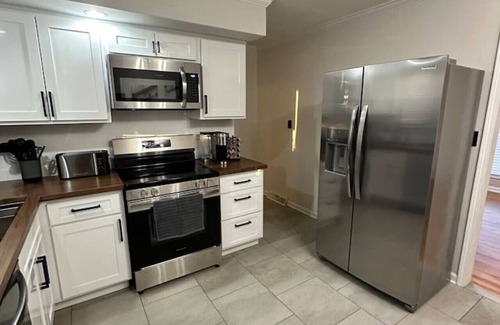 Columbia Apartment | 3 Bed 1.5 Bath Pet Friendly Apt