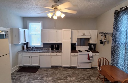 Evansville House | 3 bed 1 bath close to all the things