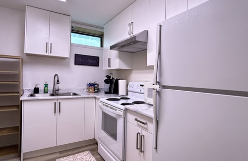 Kamloops House | 3 bed 1 bath Cozy Gleneagles Hideaway retreat in Kamloops
