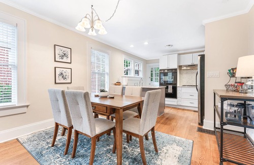 Decatur House | 3 bed 1 bath Downtown Decatur renovated bungalow