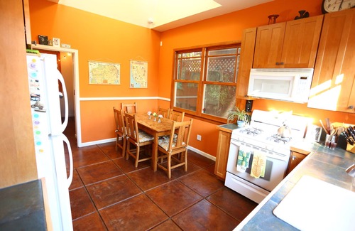 Poets Corner House | 3 bed/1 bath house in Prime Berkeley Location