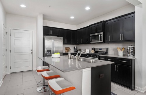 McNeil House | 3 bed 2.5 bath Town home, Walk to light train, easy access to downtown Austin!