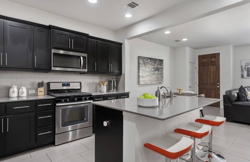 McNeil House | 3 bed 2.5 bath Town home, Walk to light train, easy access to downtown Austin!