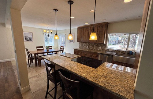 Larkspur House | 3 bed 2 bath, 1,800 sf house minutes from Old Mill on large lot