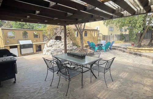 Larkspur House | 3 bed 2 bath, 1,800 sf house minutes from Old Mill on large lot