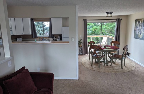 West End House | 3 bed, 2 bath home with a bay view