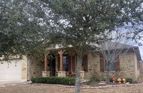 Buda House | 3 Bed/ 2 Bath house with large backyard for rent