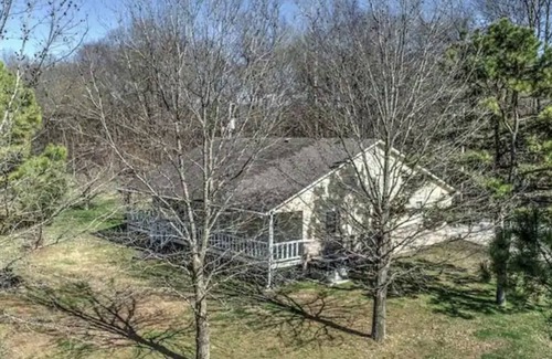 Moodys House | 3 bed, 2 bath on 40 acres with 1/2 of Spring Creek