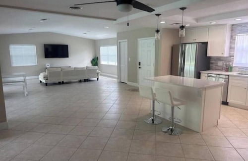 North Fort Myers House | 3 bed 2 bath pool home with 2 car garage and water access