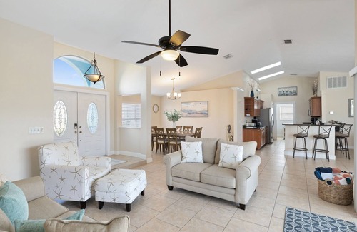 Caloosahatchee House | 3 Bed 2 Bath Pool Home W/Western Exposure In Cape Coral - Amazing Location