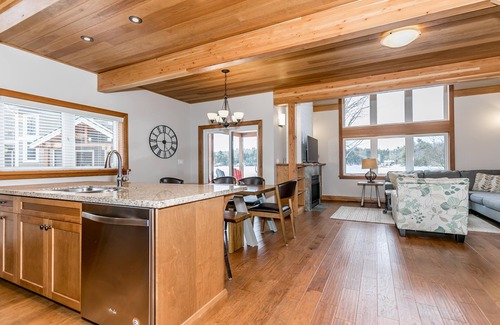 Port Carling Villa | 3 + bed 2 bath Villa on Lake Muskoka