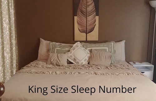 Westgate Heights House | 3 Bed 2 Bath Westside Minutes to I40 Driveway Parking King Sleep Number Bed