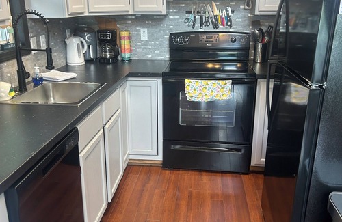 Roach Cabin | 3 bed/2 bth cabin. family, hunter, & fisherman friendly, dogs stay free.