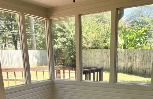 Jacksonville House | 3 Bed-3.5 bath upstairs with an additional Sunroom lights in rooms❤️