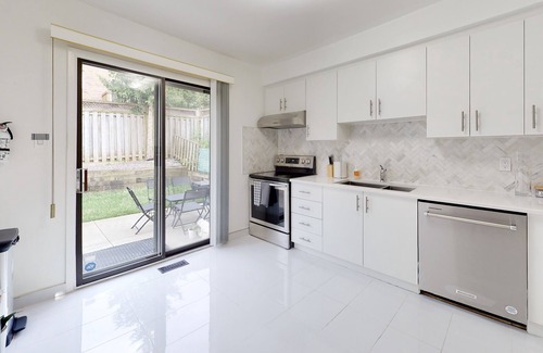 Ajax House | 3-Bed 3-Bath Cozy Vacation House in Ajax, Greater Toronto Area GTA, ON, Canada