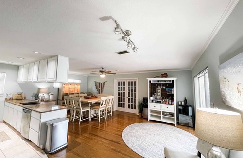 Gulf Harbors House | 3 Bed 3 Bath home with pool and dock on large quiet canal in Gulf Harbors