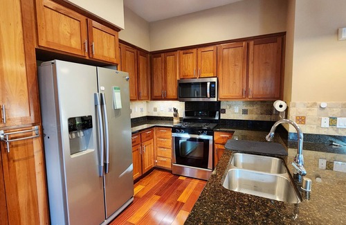 Southwest Berkeley House | 3 bed, 3 bath modern townhome in San Francisco Bay Area