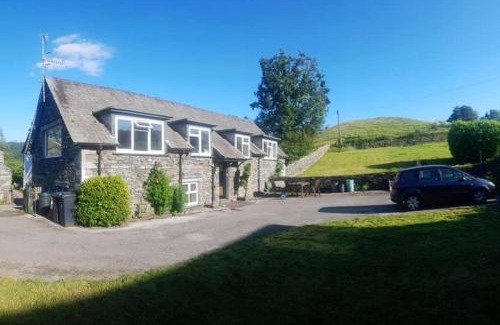 Hawkshead House | 3 Bed Barn - Sleeps 6 - Parking - WIfi