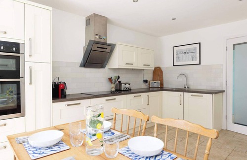 East Wittering House | 3-Bed Beach Bungalow & Garden, 150m to Sea