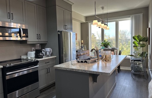 Welland House | 3-Bed Beauty with Scenic Backyard Views In Niagara
