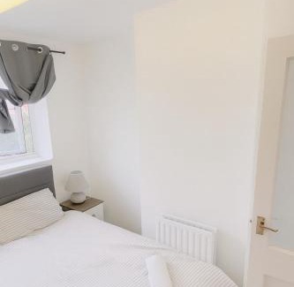 North End House | 3-Bed Bungalow-Garden and Free Parking