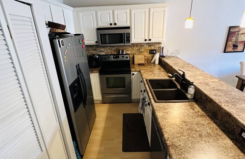 Camdenton Condo | 3 bed condo, Lochaven, elevator, close to the pool at the 31 mm - best COVE!