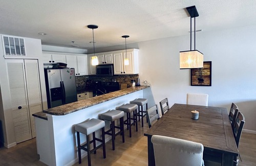 Camdenton Condo | 3 bed condo, Lochaven, elevator, close to the pool at the 31 mm - best COVE!