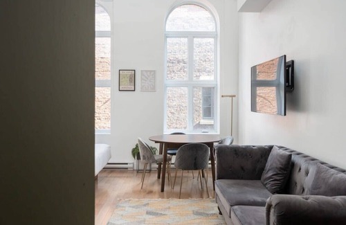 Old Montreal Apartment | 3-Bed Family Suite Su