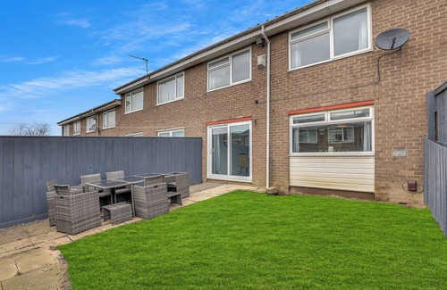 Newcastle-upon-Tyne House | 3 Bed House in West Denton Sleeps Up to 6 Guests