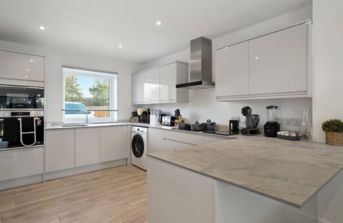 Sittingbourne House | 3 Bed House | Murston | Sleeps 7 | Free Parking | Contractors | Families
