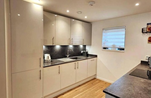 Lewiston House | 3 Bed House - Sleeps 5 - Garden - Parking - Wifi