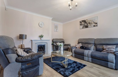 Basildon House | 3-Bed House, Sleeps 6, Free Parking,Wifi