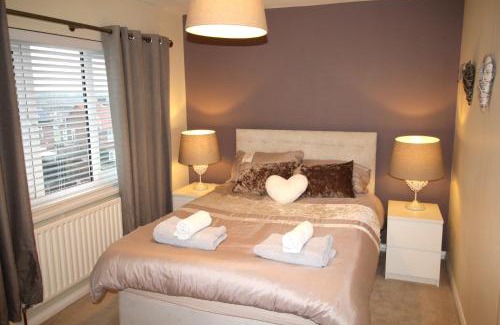 Rowlands Gill House | 3 Bed House - Sleeps 6 - Parking - Pets - Garden