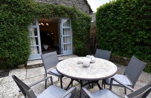 Corfe Castle Village House | 3 Bed in Corfe Castle DC084