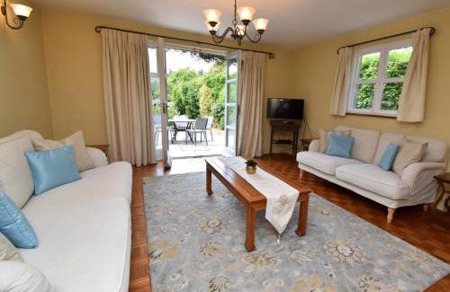 Corfe Castle Village House | 3 Bed in Corfe Castle DC084