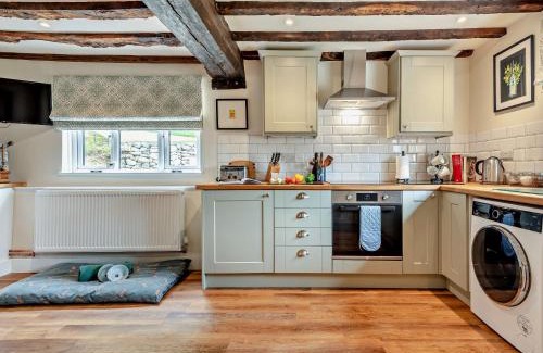 New Forest District House | 3 Bed in Godshill Wood 94495