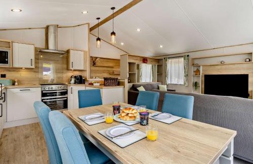 Pontesbury House | 3 Bed in Hope 94112