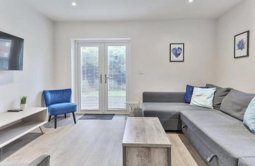 Handsworth House | 3 Bed Refurbished, Modern House, Wifi, Patio Area