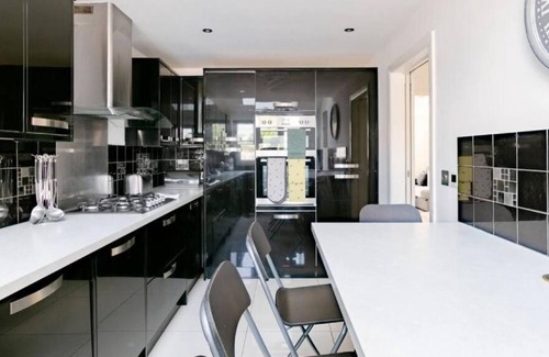 Slough House | 3 bed /sleeps 6 close to Windsor Castle and Legoland in Family Friendly Location